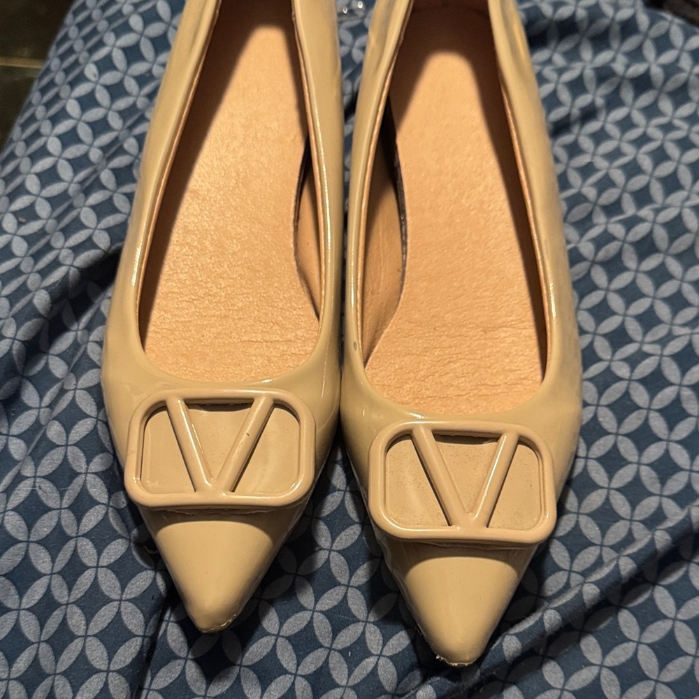 Beige Pointed Toe Women's Flats with Decorative Emblem